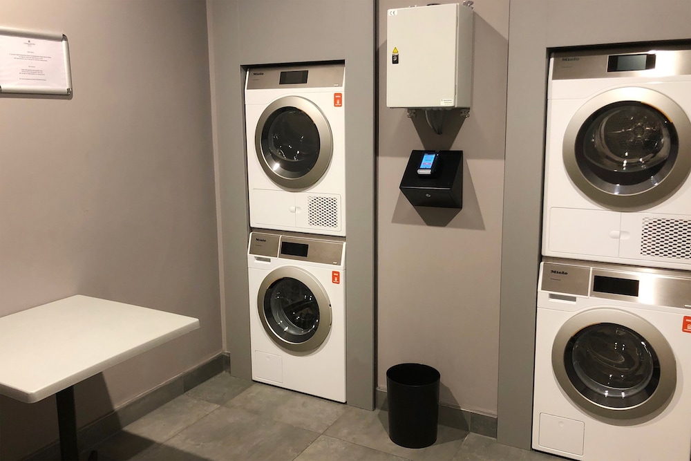 Candlewood Suites Dusseldorf Airport by IHG — Hotel building in Düsseldorf, North Rhine-Westphalia