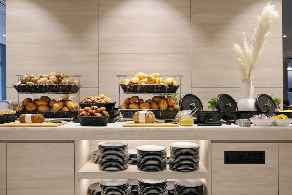 Candlewood Suites Dusseldorf Airport by IHG — Restaurant & bars in Düsseldorf, North Rhine-Westphalia