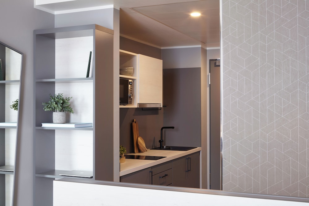 Candlewood Suites Dusseldorf Airport by IHG — Hotel rooms in Düsseldorf, North Rhine-Westphalia