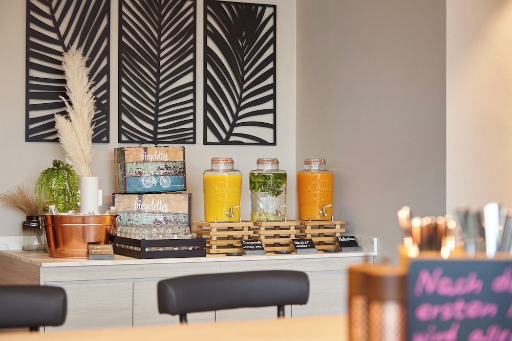 Candlewood Suites Dusseldorf Airport by IHG — Restaurant & bars in Düsseldorf, North Rhine-Westphalia