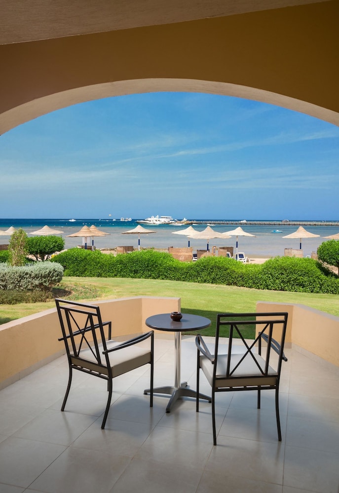 Cleopatra Luxury Resort Makadi Bay — Beach in Makadi Bay, Red Sea