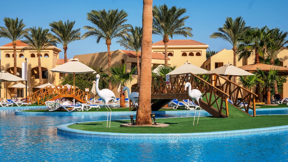 Cleopatra Luxury Resort Makadi Bay — Swimming pool in Makadi Bay, Red Sea