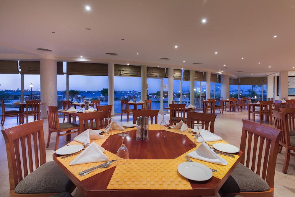 Cleopatra Luxury Resort Makadi Bay — Restaurant & bars in Makadi Bay, Red Sea