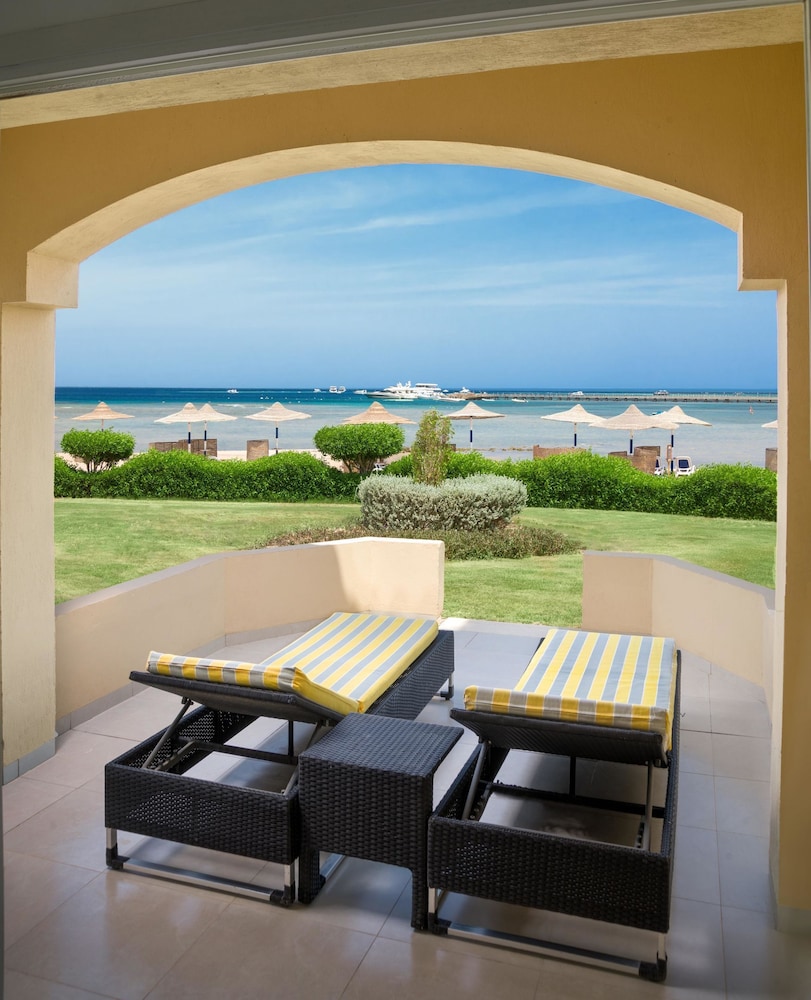 Cleopatra Luxury Resort Makadi Bay — Beach in Makadi Bay, Red Sea