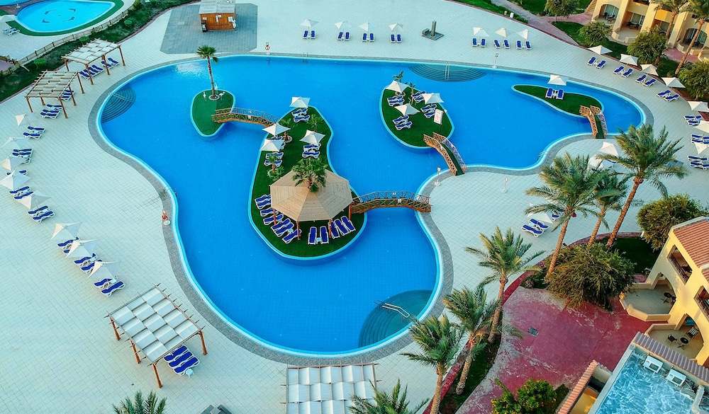 Cleopatra Luxury Resort Makadi Bay — Swimming pool in Makadi Bay, Red Sea
