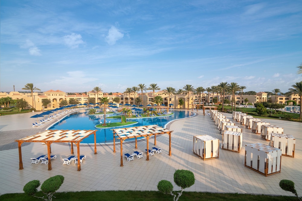 Cleopatra Luxury Resort Makadi Bay — Swimming pool in Makadi Bay, Red Sea