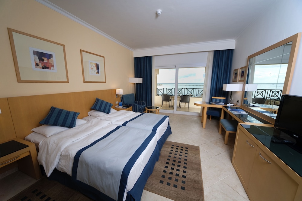 Cleopatra Luxury Resort Makadi Bay — Hotel rooms in Makadi Bay, Red Sea