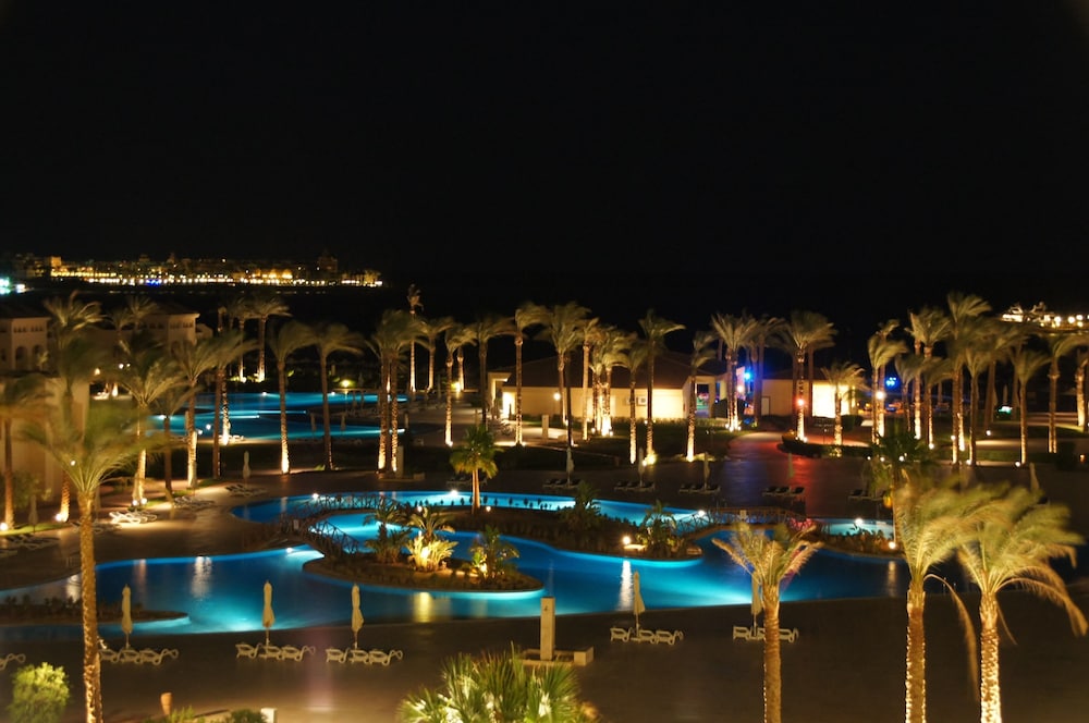 Cleopatra Luxury Resort Makadi Bay — Swimming pool in Makadi Bay, Red Sea