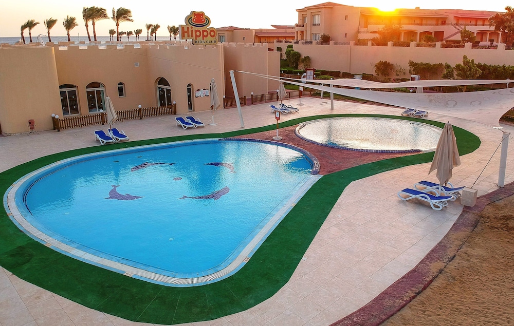 Cleopatra Luxury Resort Makadi Bay — Swimming pool in Makadi Bay, Red Sea