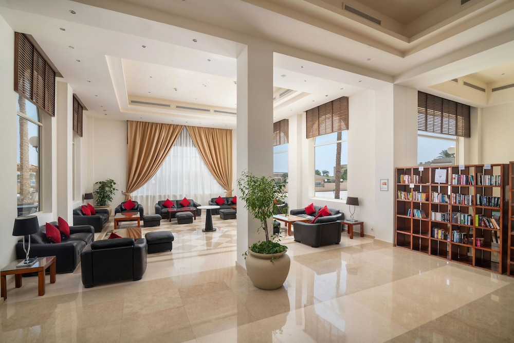 Cleopatra Luxury Resort Makadi Bay — Hotel building in Makadi Bay, Red Sea