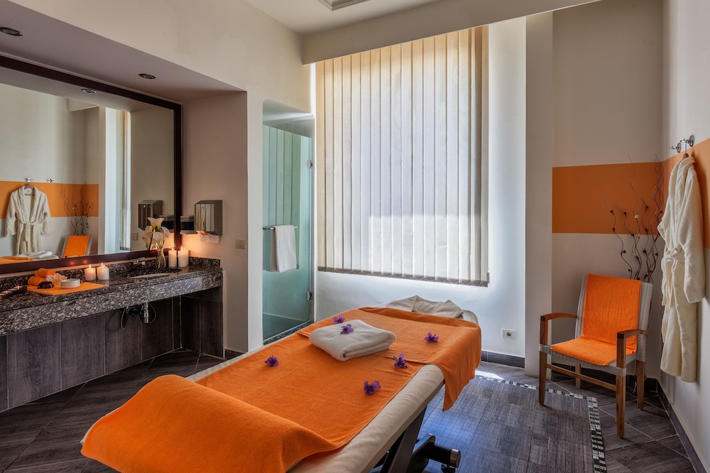 Cleopatra Luxury Resort Makadi Bay — Hotel rooms in Makadi Bay, Red Sea