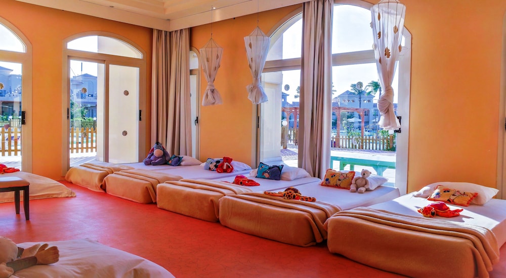 Cleopatra Luxury Resort Makadi Bay — Hotel rooms in Makadi Bay, Red Sea