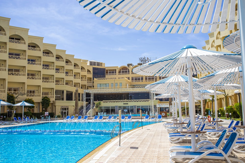 AMC Royal Hotel & Spa — Swimming pool in Hurghada, Red Sea