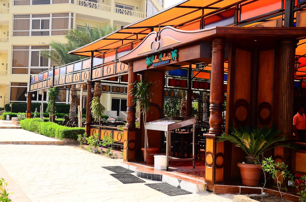 AMC Royal Hotel & Spa — Restaurant & bars in Hurghada, Red Sea