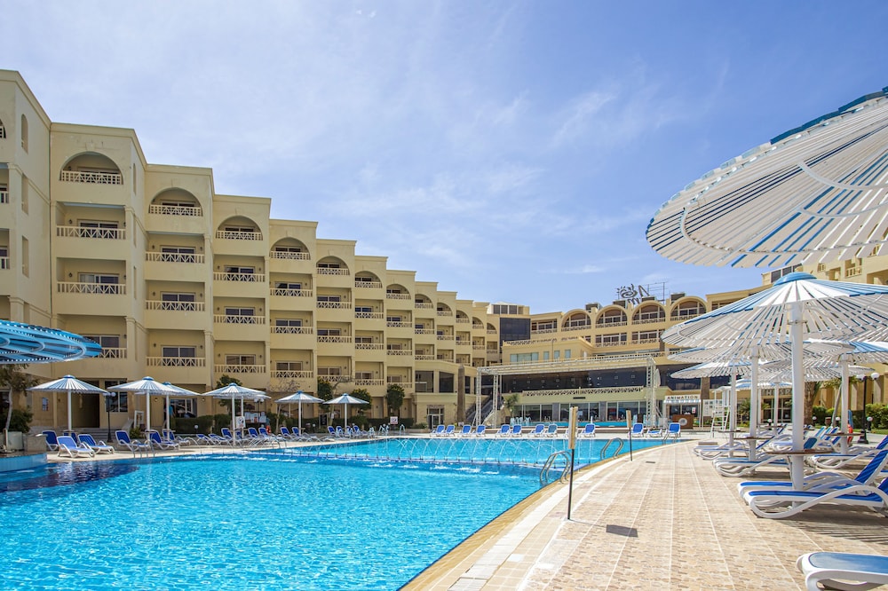 AMC Royal Hotel & Spa — Swimming pool in Hurghada, Red Sea