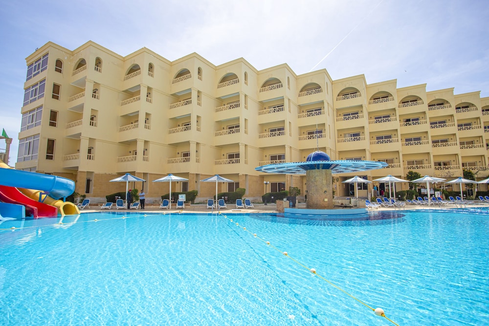 AMC Royal Hotel & Spa — Swimming pool in Hurghada, Red Sea
