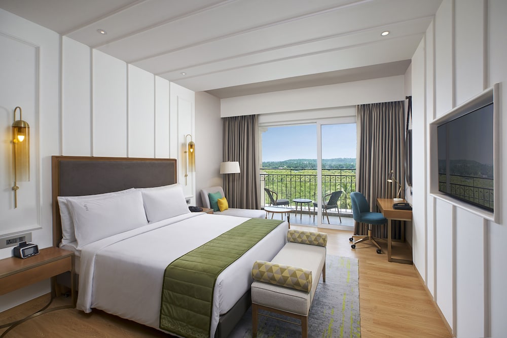 Holiday Inn Goa Candolim by IHG — Hotel rooms in Candolim, Goa