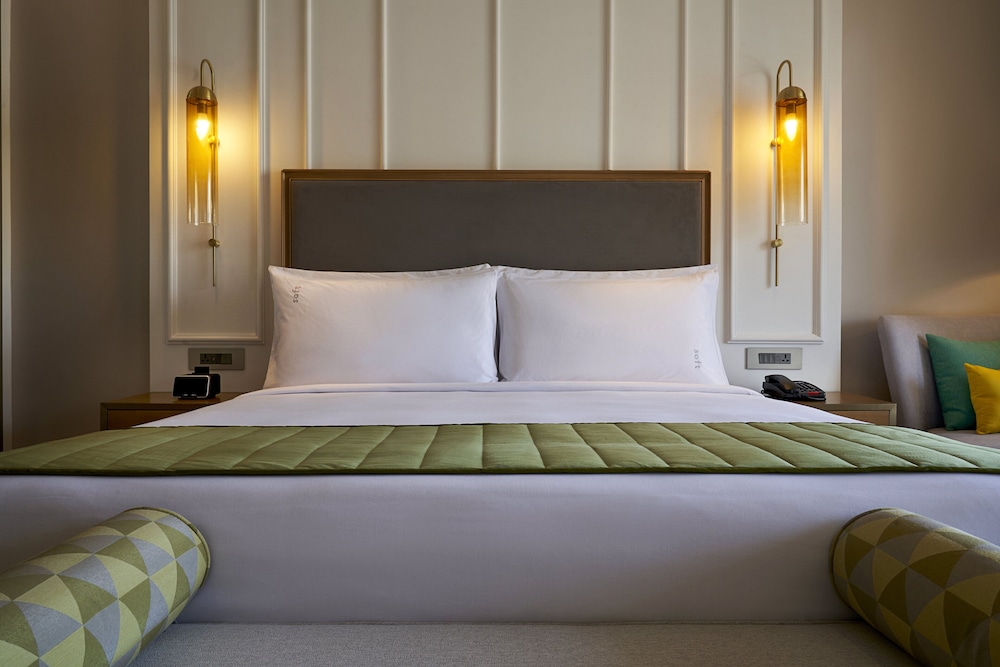 Holiday Inn Goa Candolim by IHG — Hotel rooms in Candolim, Goa