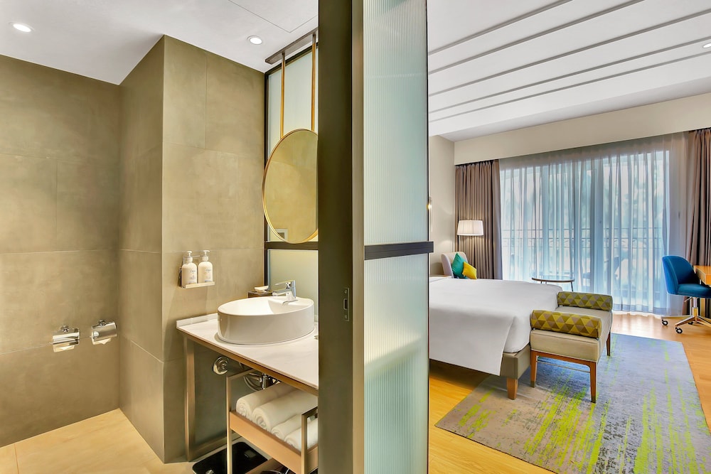 Holiday Inn Goa Candolim by IHG — Hotel rooms in Candolim, Goa