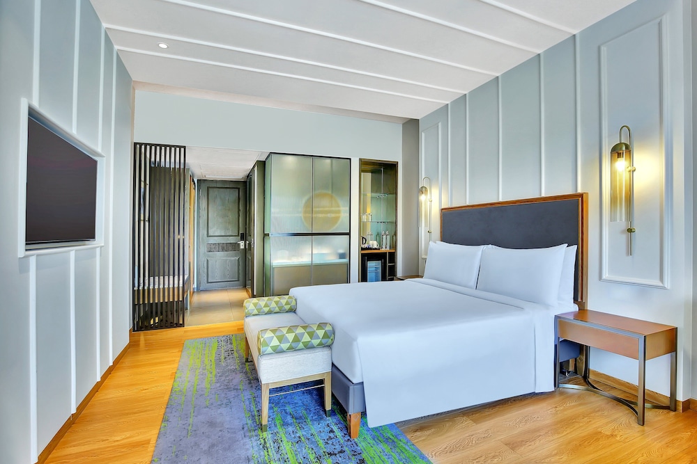 Holiday Inn Goa Candolim by IHG — Hotel rooms in Candolim, Goa