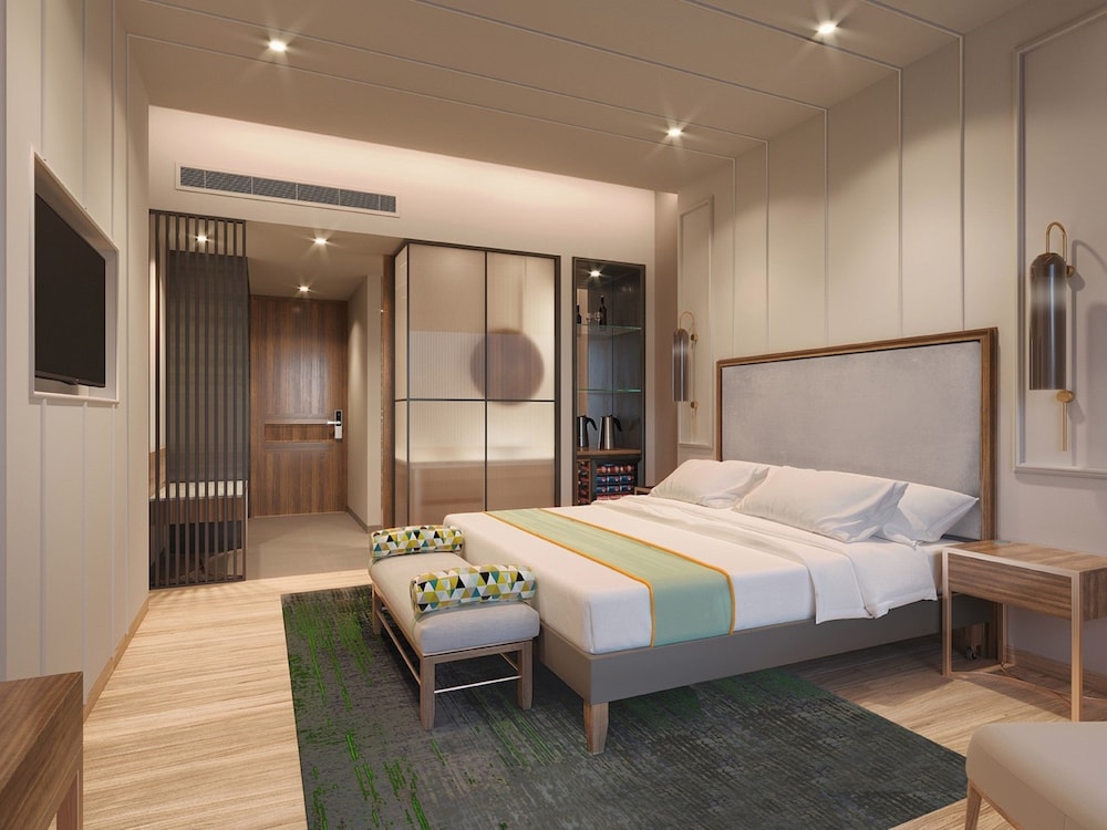 Holiday Inn Goa Candolim by IHG — Hotel rooms in Candolim, Goa