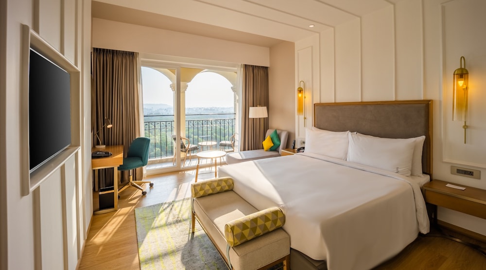 Holiday Inn Goa Candolim by IHG — Hotel rooms in Candolim, Goa