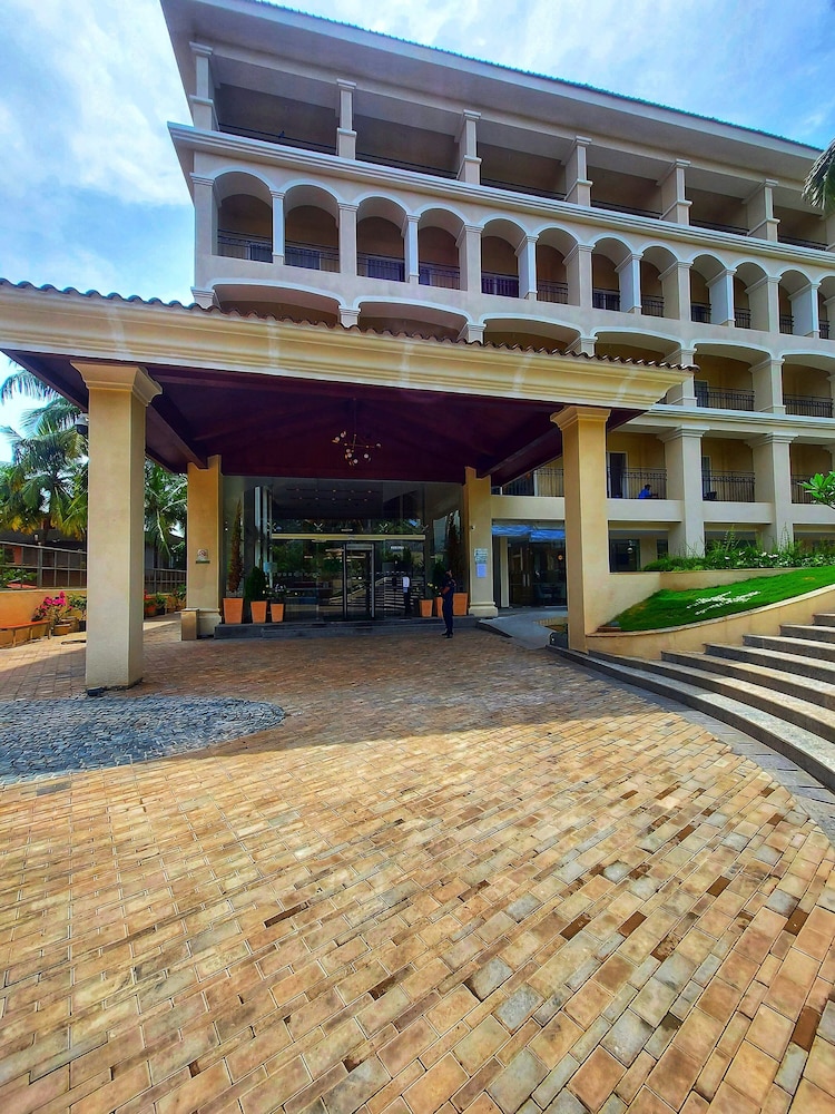 Holiday Inn Goa Candolim by IHG — Hotel building in Candolim, Goa