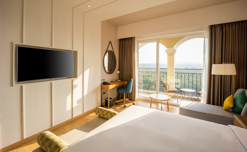 Holiday Inn Goa Candolim by IHG — Hotel rooms in Candolim, Goa