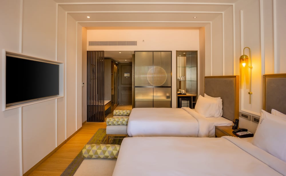 Holiday Inn Goa Candolim by IHG — Hotel rooms in Candolim, Goa