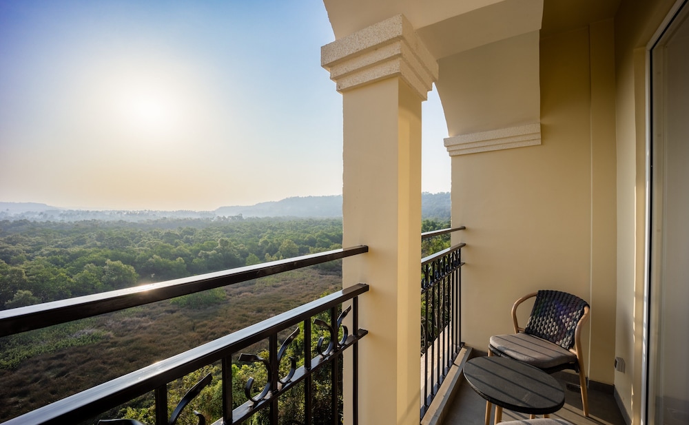 Holiday Inn Goa Candolim by IHG — Hotel rooms in Candolim, Goa