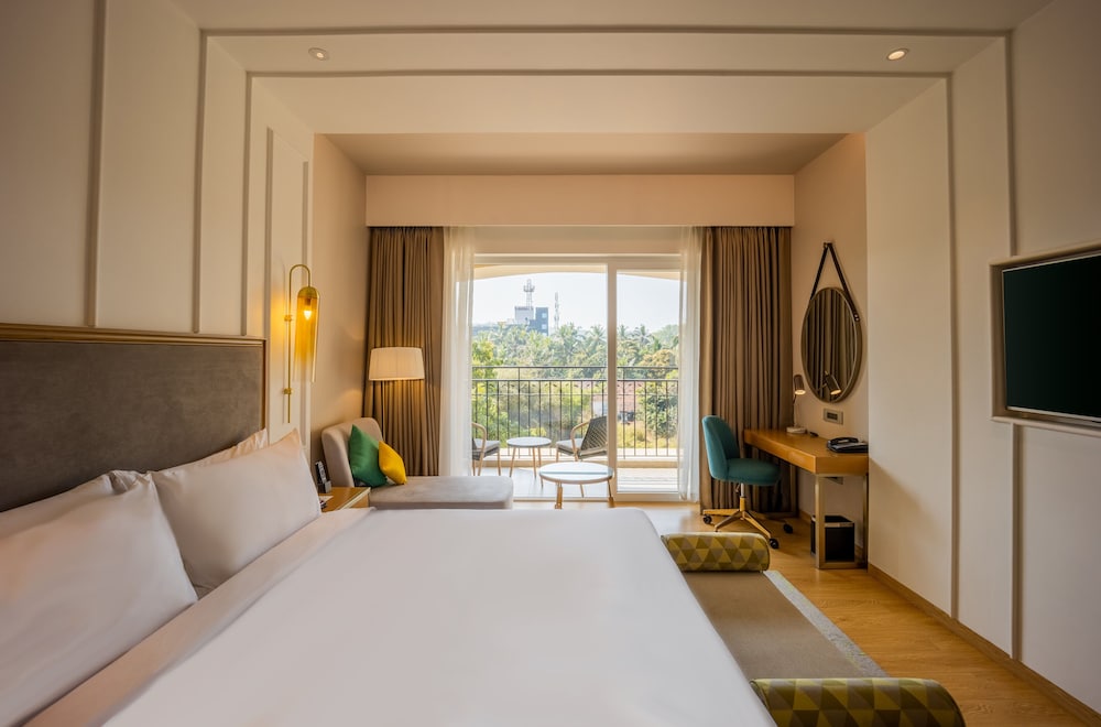 Holiday Inn Goa Candolim by IHG — Hotel rooms in Candolim, Goa