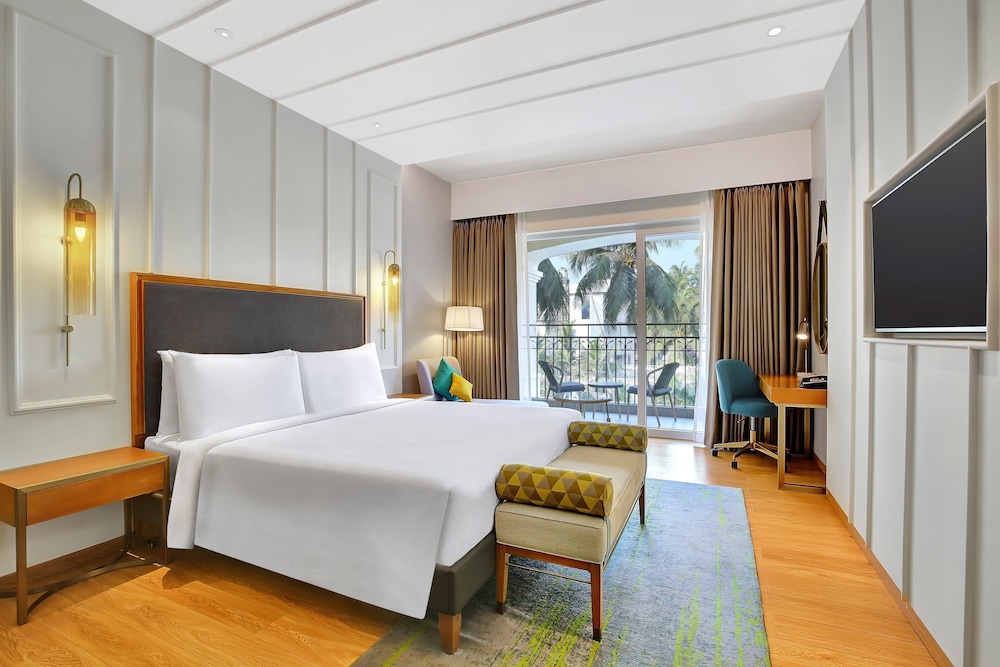 Holiday Inn Goa Candolim by IHG — Hotel rooms in Candolim, Goa