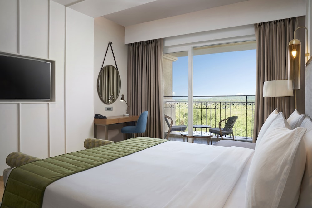 Holiday Inn Goa Candolim by IHG — Hotel rooms in Candolim, Goa