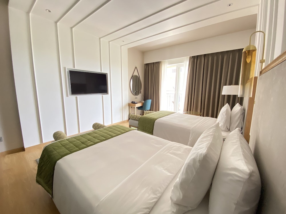 Holiday Inn Goa Candolim by IHG — Hotel rooms in Candolim, Goa