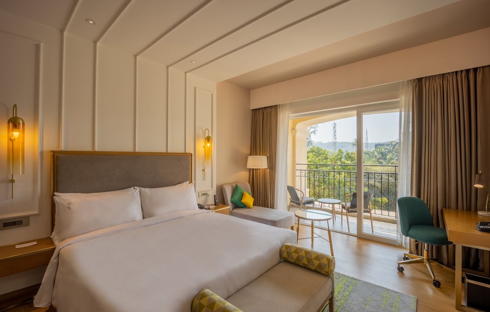 Holiday Inn Goa Candolim by IHG — Hotel rooms in Candolim, Goa