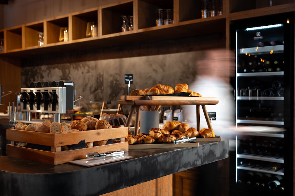 Hotel A'mare — Restaurant & bars in Zadar, Zadar