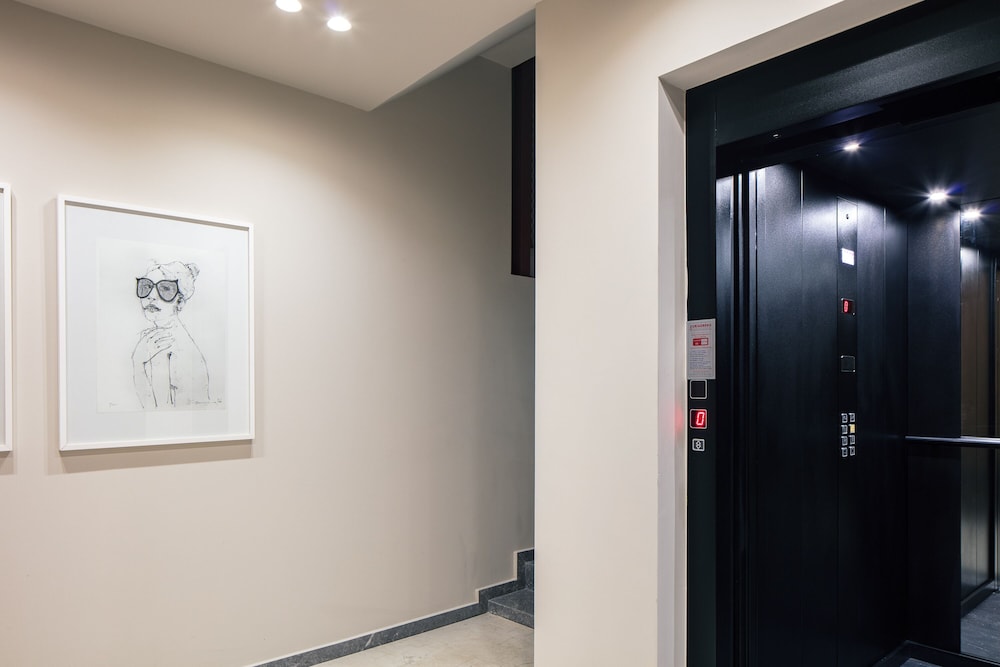 Chapter 02 Gallery Suites — Hotel building in Heraklion