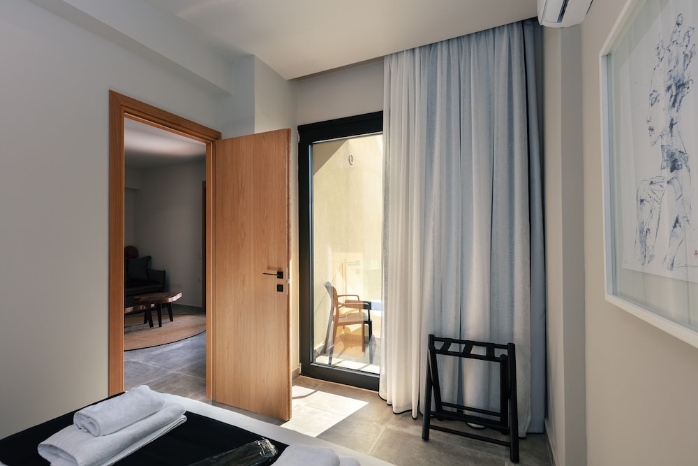 Chapter 02 Gallery Suites — Hotel rooms in Heraklion