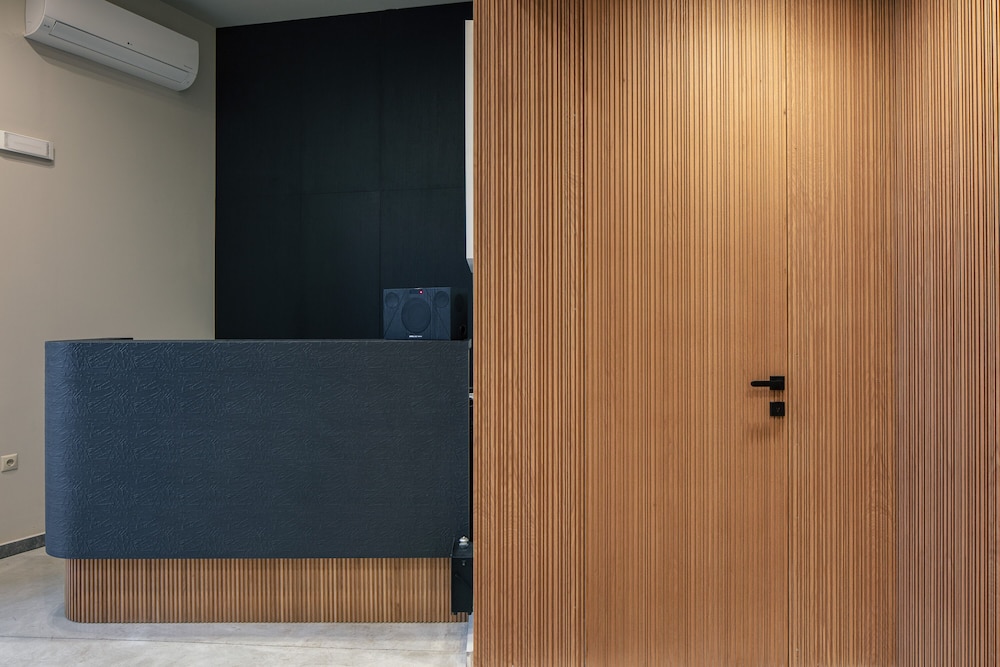 Chapter 02 Gallery Suites — Hotel building in Heraklion