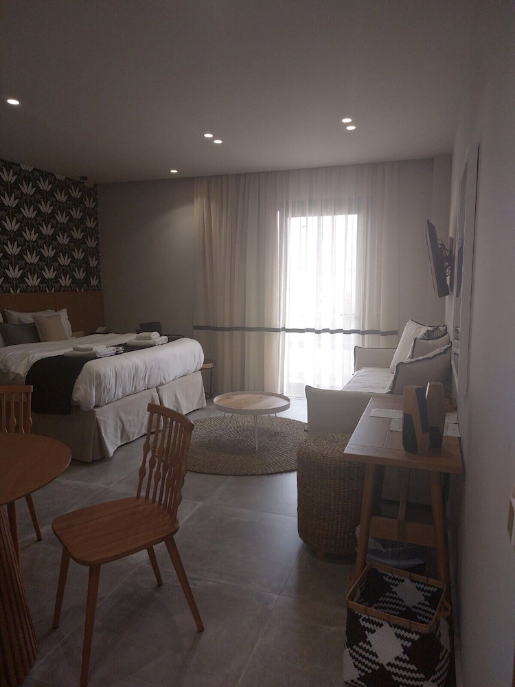 Chapter 02 Gallery Suites — Hotel rooms in Heraklion