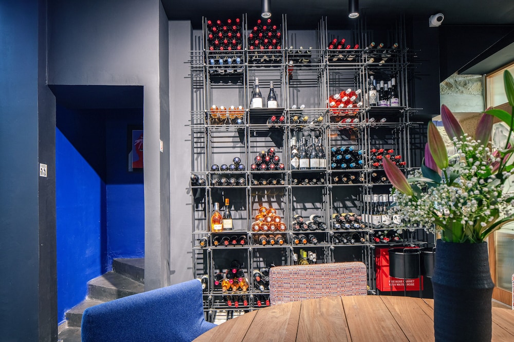 Chapter 02 Gallery Suites — Restaurant & bars in Heraklion