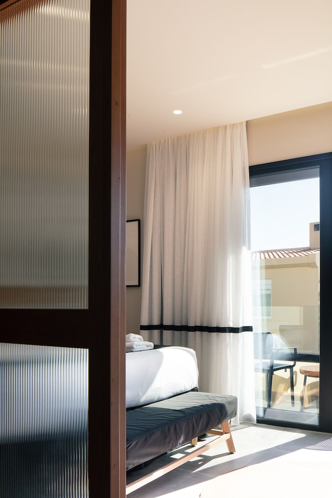 Chapter 02 Gallery Suites — Hotel rooms in Heraklion