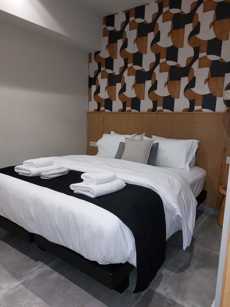 Chapter 02 Gallery Suites — Hotel rooms in Heraklion
