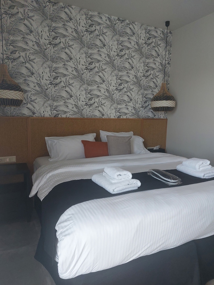 Chapter 02 Gallery Suites — Hotel rooms in Heraklion