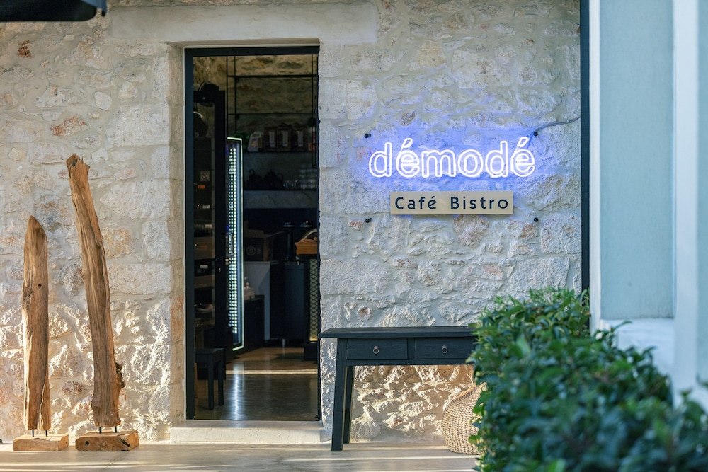 Chapter 02 Gallery Suites — Restaurant & bars in Heraklion