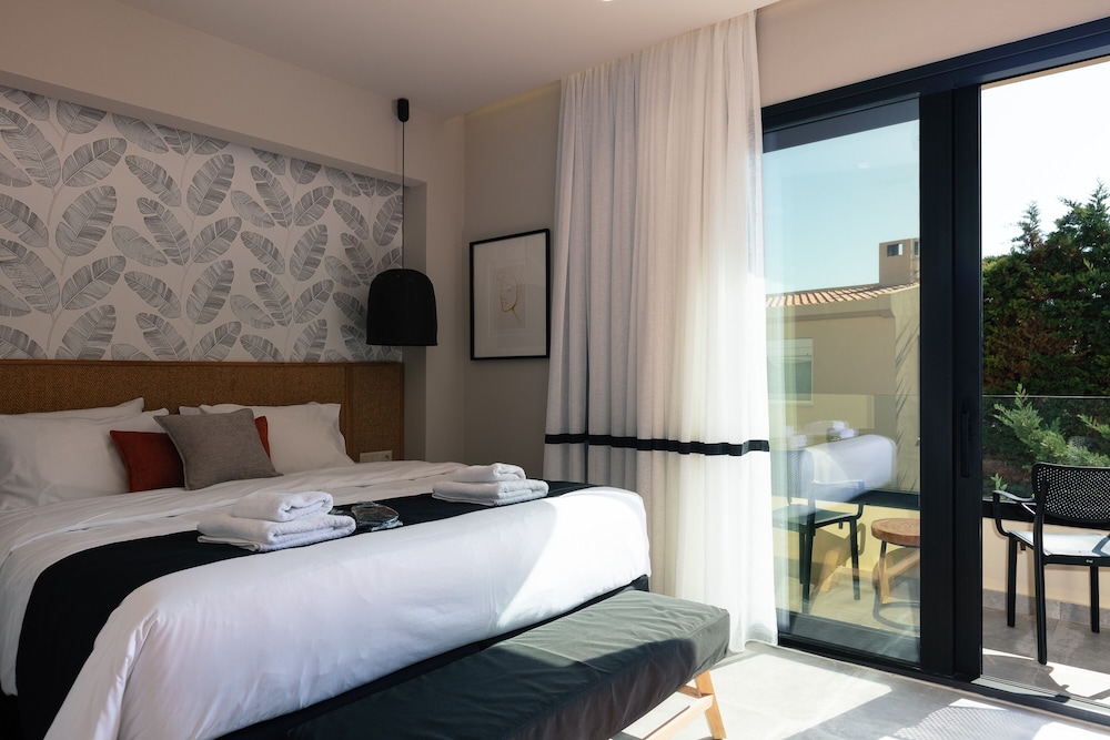 Chapter 02 Gallery Suites — Hotel rooms in Heraklion