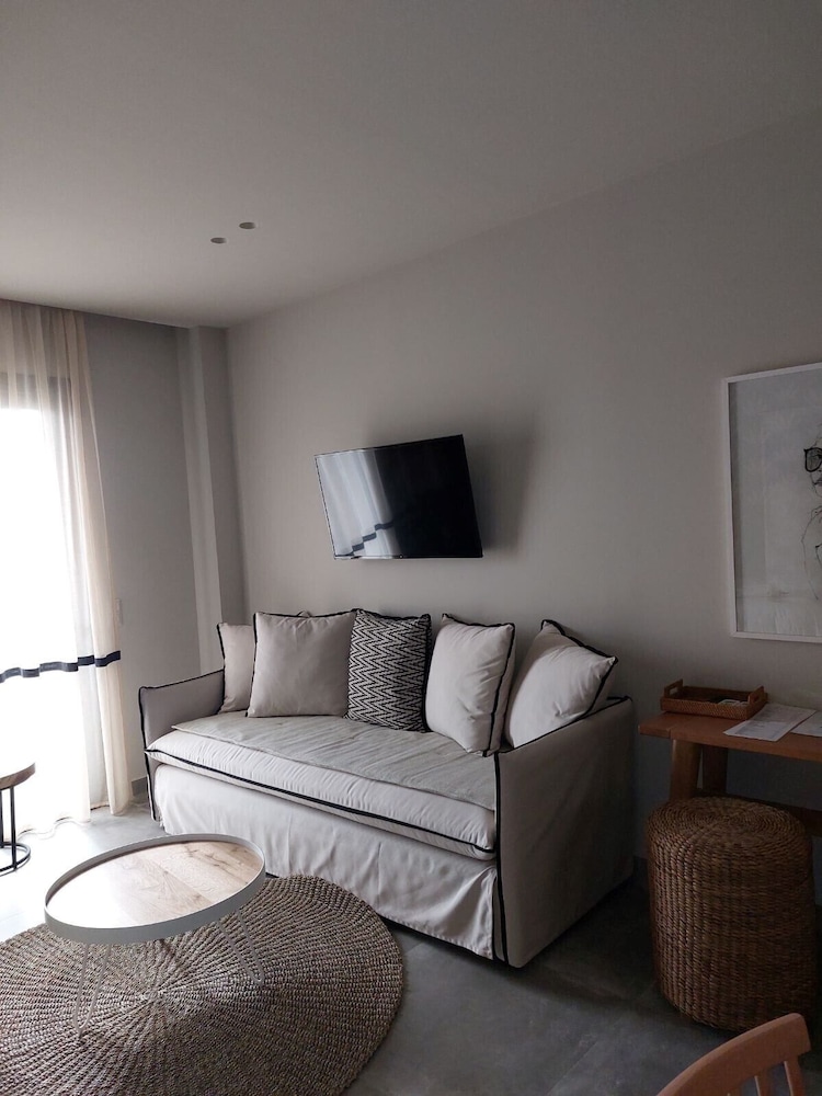 Chapter 02 Gallery Suites — Hotel rooms in Heraklion