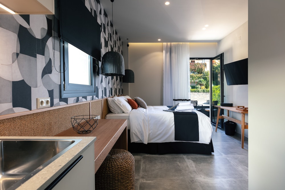 Chapter 02 Gallery Suites — Hotel rooms in Heraklion