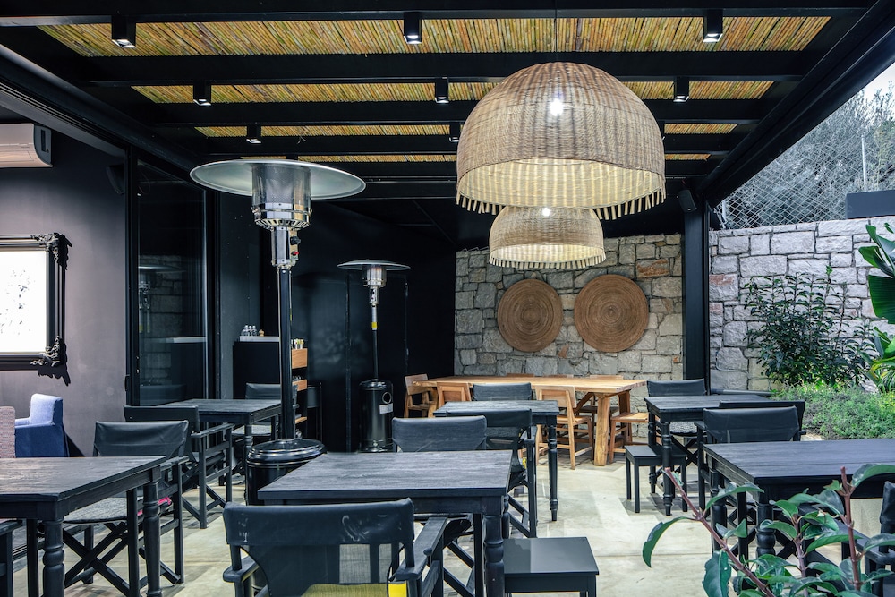 Chapter 02 Gallery Suites — Restaurant & bars in Heraklion