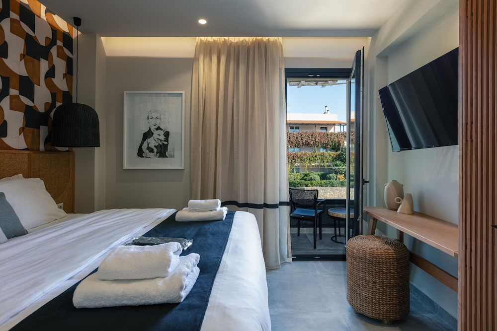 Chapter 02 Gallery Suites — Hotel rooms in Heraklion